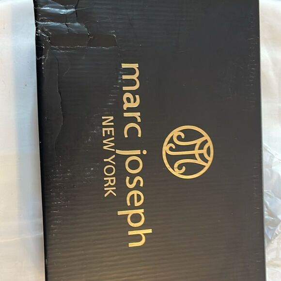 MARC JOSEPH Discover the perfect blend of style and comfort!!   New in b… - Picture 10 of 11